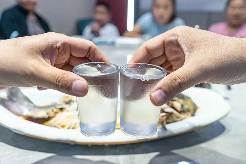 夏天别只囤冰啤了！小酌白酒，才是另一种舒坦